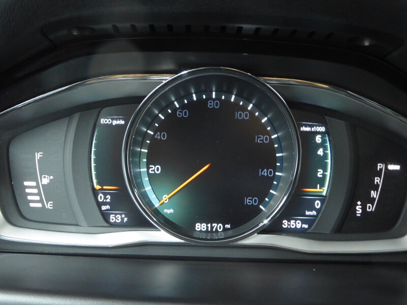 2015 VOLVO XC70 - Image 12