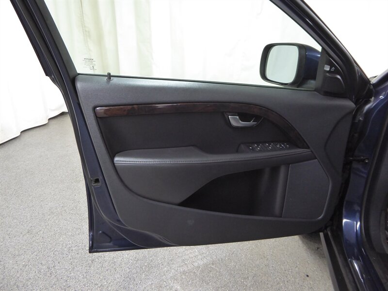 2015 VOLVO XC70 - Image 20