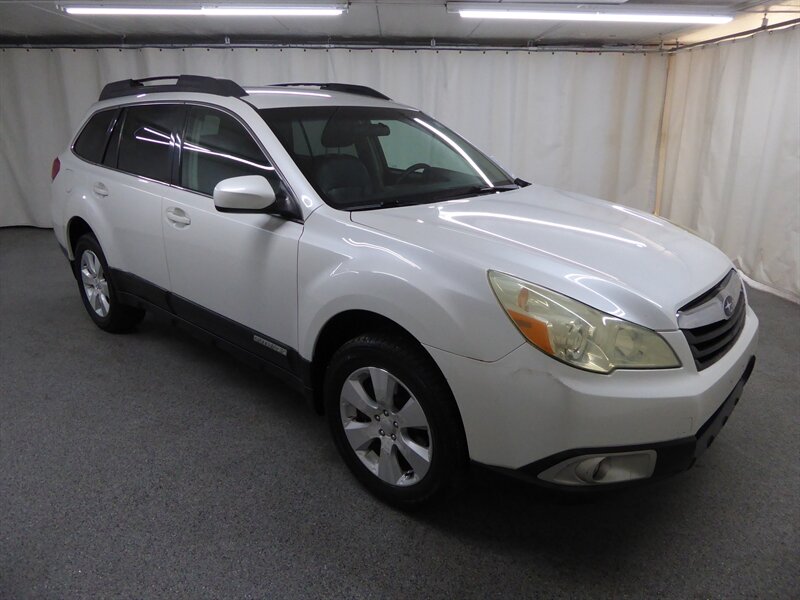 2010 Subaru Outback 3.6R Premium - Photo 1 - Downers Grove, IL 60515