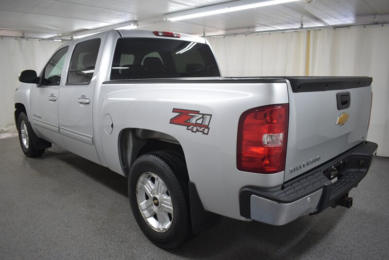 View vehicle photo 4