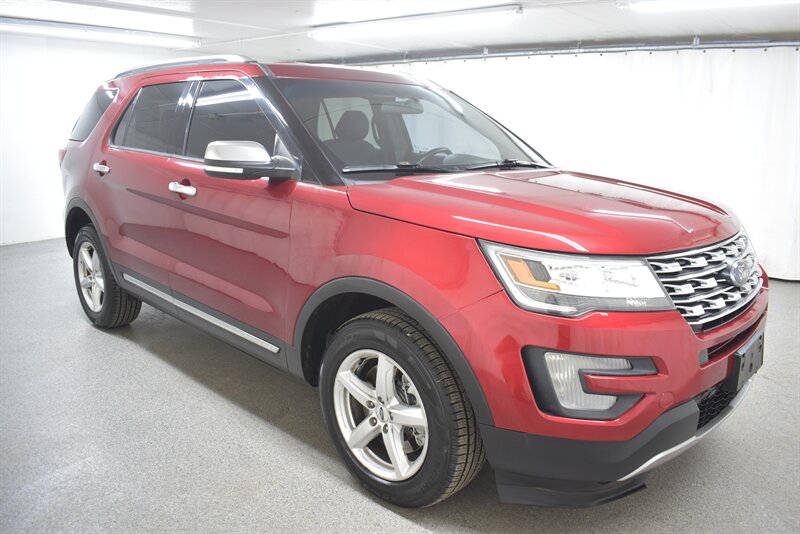 Ruby Red Metallic Tinted Clearcoat 2016 Ford Explorer XLT 4WD SUV / Crossover All-Wheel Drive 6-Speed Automatic