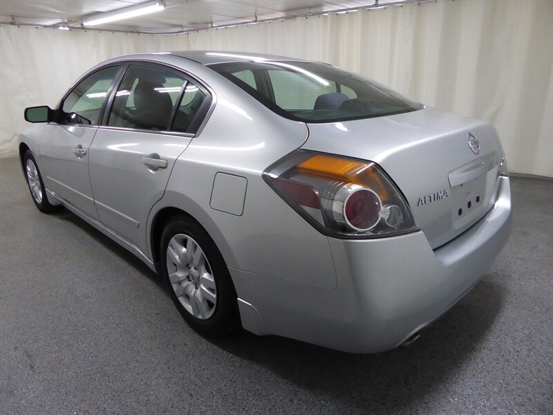 2010 Nissan Altima 2.5 S photo 2