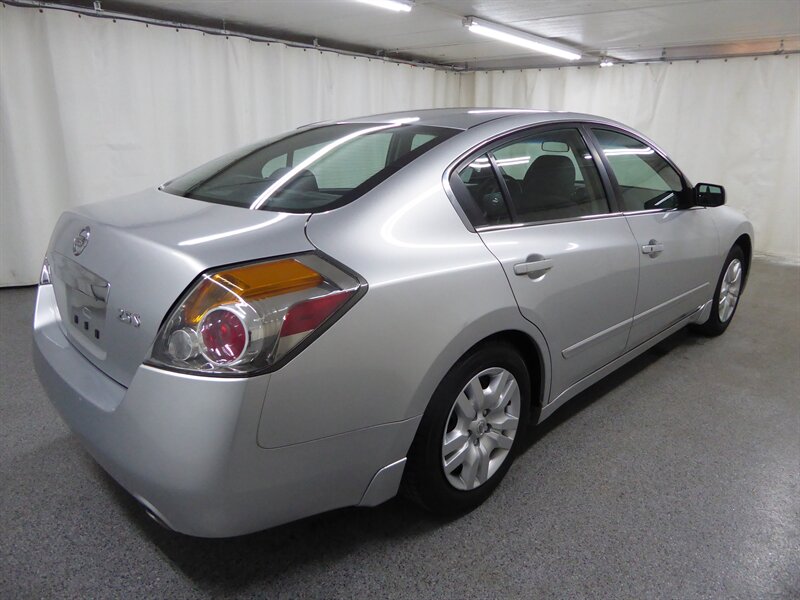 2010 Nissan Altima 2.5 S photo 4