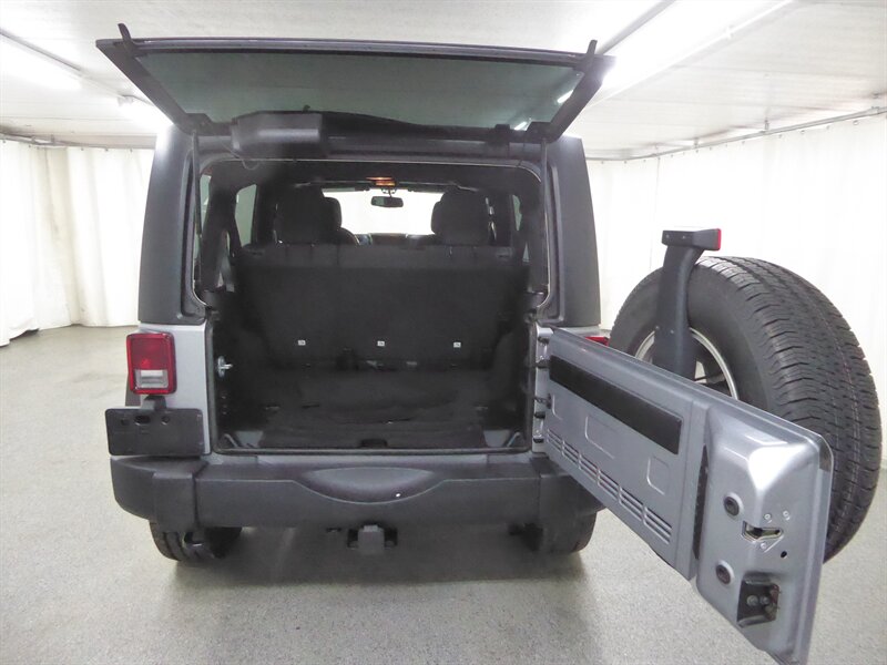 2014 JEEP WRANGLER - Image 32