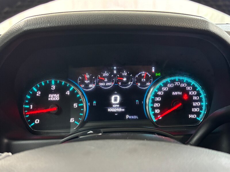 2020 Chevrolet Suburban Premier   - Photo 38 - Downers Grove, IL 60515