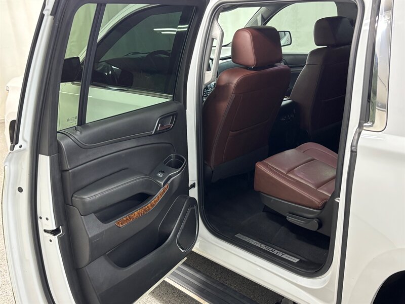 2020 Chevrolet Suburban Premier   - Photo 37 - Downers Grove, IL 60515