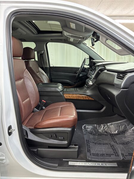 2020 Chevrolet Suburban Premier   - Photo 12 - Downers Grove, IL 60515