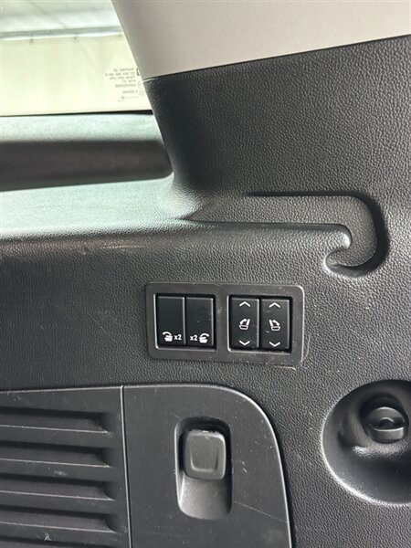 2020 Chevrolet Suburban Premier   - Photo 8 - Downers Grove, IL 60515