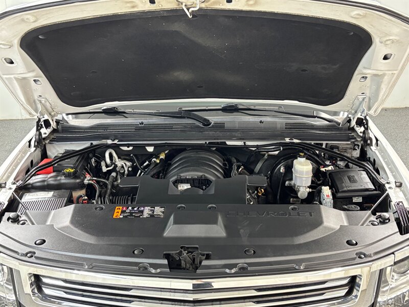 2020 Chevrolet Suburban Premier   - Photo 5 - Downers Grove, IL 60515