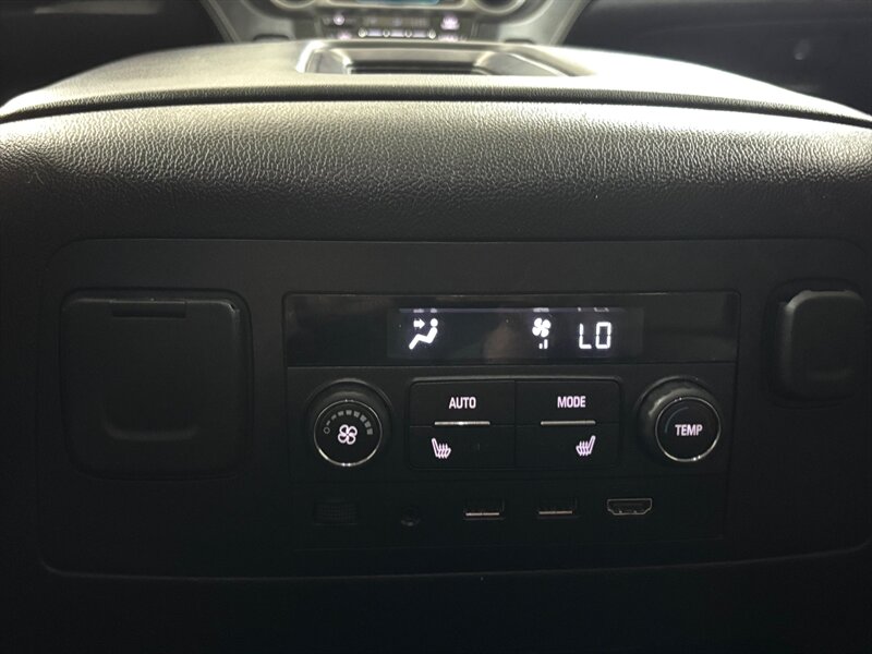 2020 Chevrolet Suburban Premier   - Photo 32 - Downers Grove, IL 60515