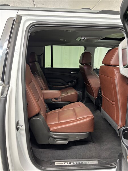 2020 Chevrolet Suburban Premier   - Photo 29 - Downers Grove, IL 60515