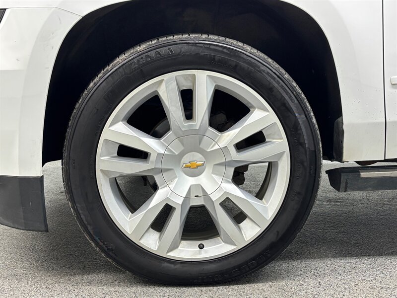 2020 Chevrolet Suburban Premier   - Photo 9 - Downers Grove, IL 60515