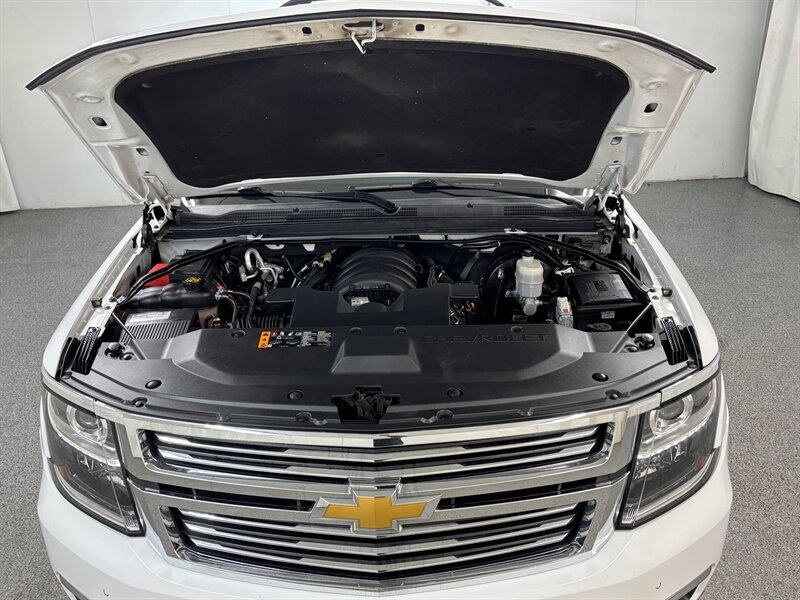 2020 Chevrolet Suburban Premier   - Photo 4 - Downers Grove, IL 60515