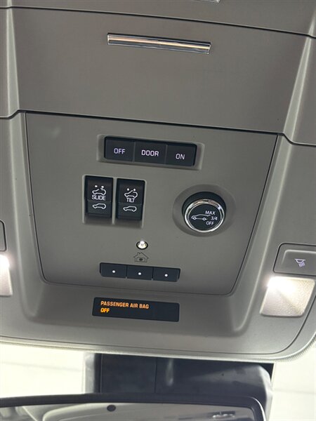 2020 Chevrolet Suburban Premier   - Photo 25 - Downers Grove, IL 60515
