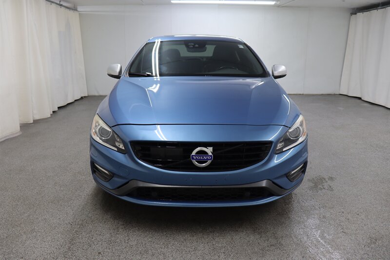 2017 Volvo S60 T6 R-Design Platinum  