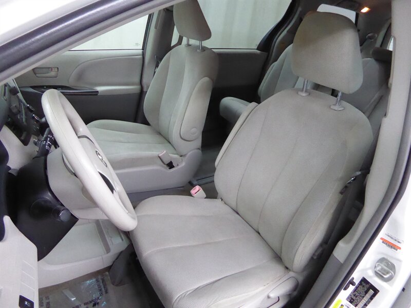 2013 TOYOTA SIENNA - Image 15