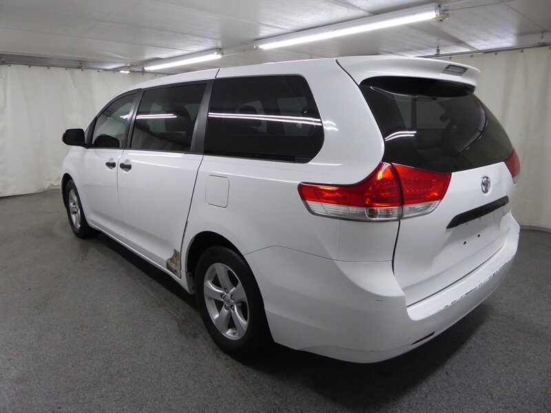 2013 TOYOTA SIENNA - Image 4