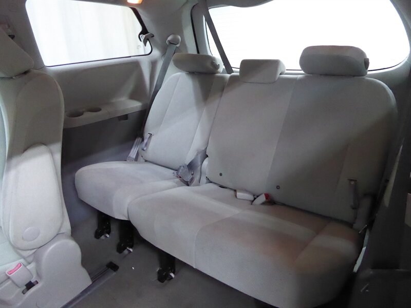 2013 TOYOTA SIENNA - Image 23