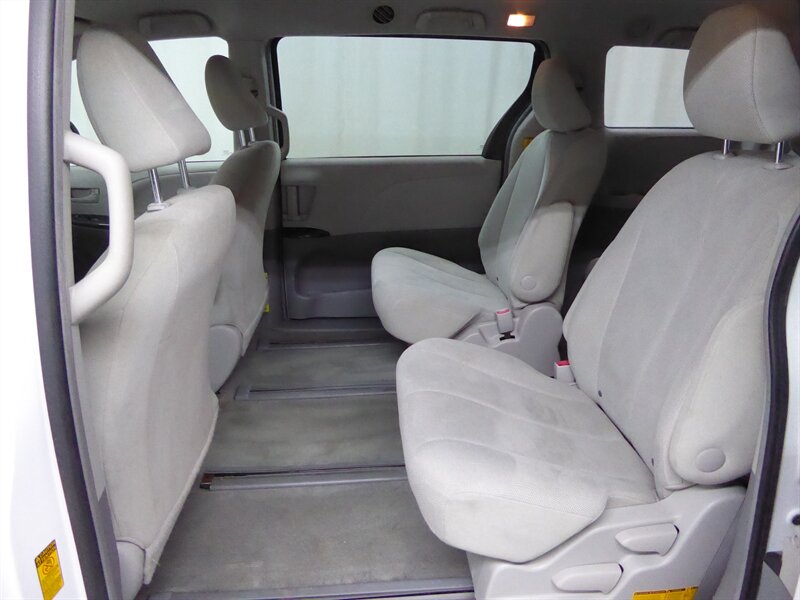 2013 TOYOTA SIENNA - Image 22