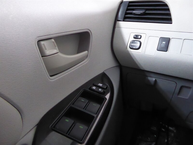 2013 TOYOTA SIENNA - Image 13