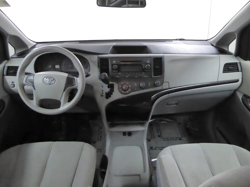 2013 TOYOTA SIENNA - Image 7