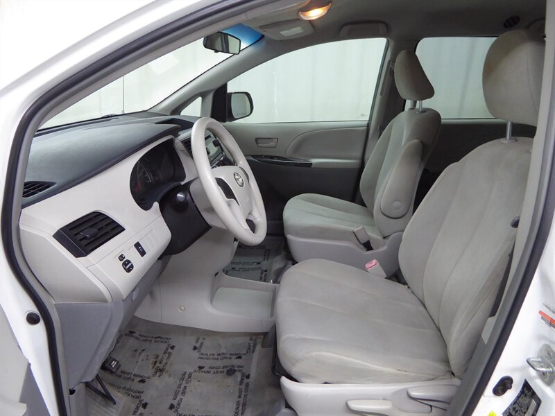 2013 TOYOTA SIENNA - Image 16