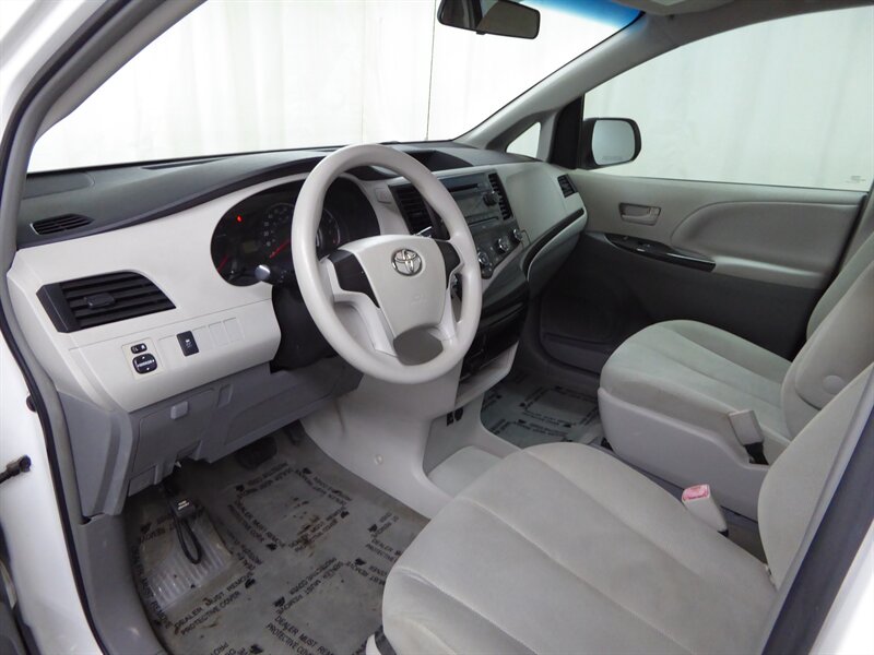 2013 TOYOTA SIENNA - Image 14