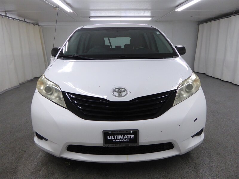 2013 TOYOTA SIENNA - Image 2