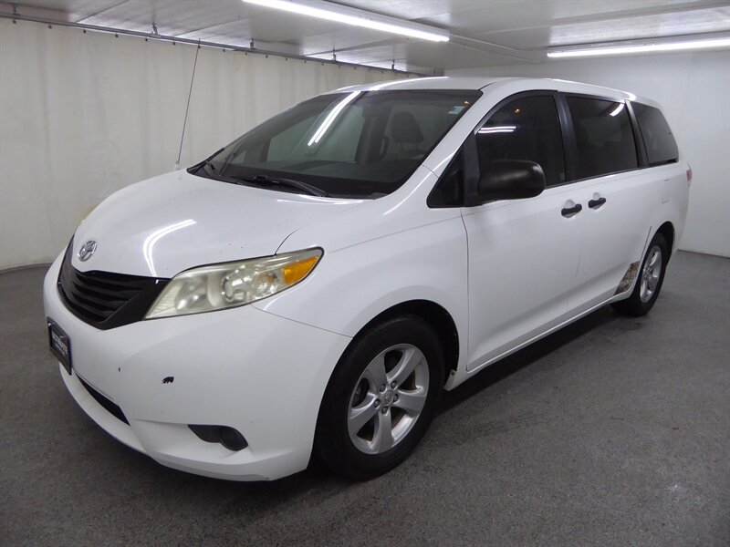 2013 TOYOTA SIENNA - Image 3
