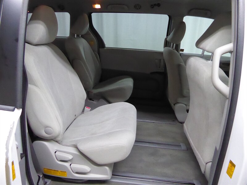 2013 TOYOTA SIENNA - Image 24