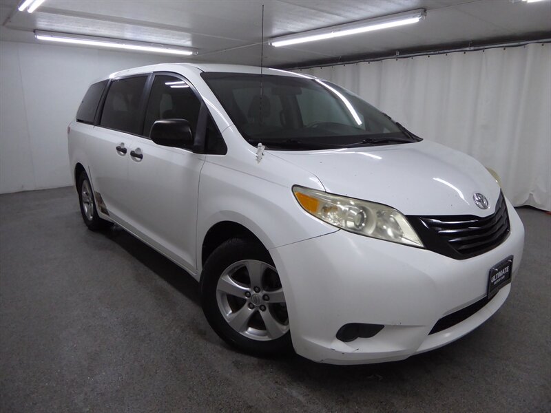 2013 Toyota Sienna L's photo