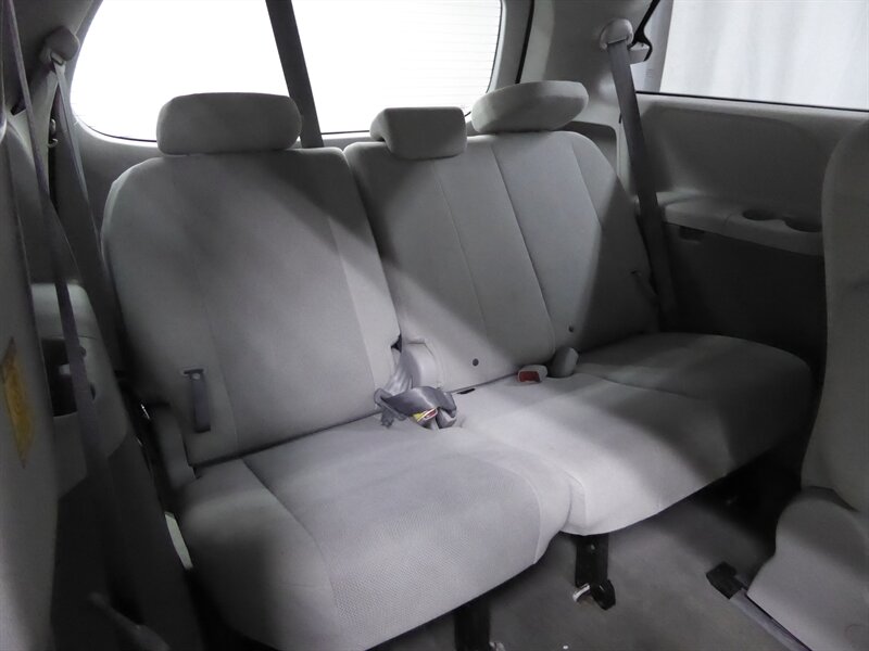 2013 TOYOTA SIENNA - Image 25