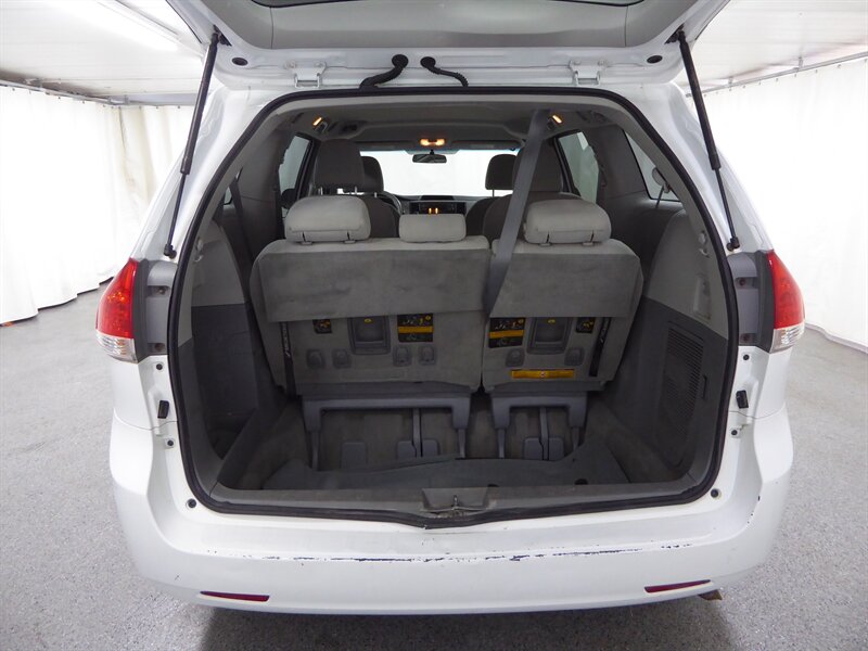 2013 TOYOTA SIENNA - Image 26