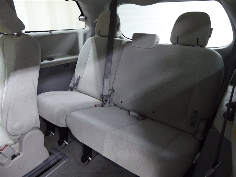 2014 TOYOTA SIENNA - Image 26