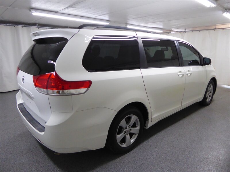 2014 TOYOTA SIENNA - Image 7