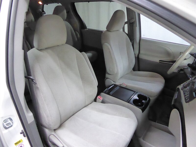 2014 TOYOTA SIENNA - Image 22