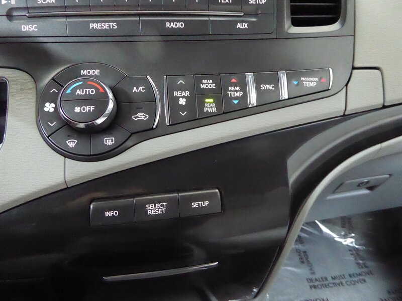 2014 TOYOTA SIENNA - Image 15