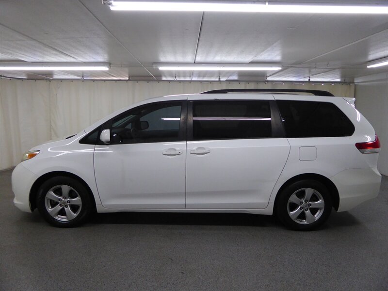 2014 TOYOTA SIENNA - Image 4