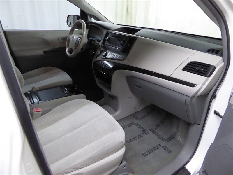 2014 TOYOTA SIENNA - Image 21