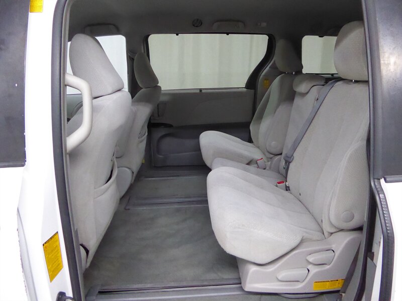 2014 TOYOTA SIENNA - Image 25