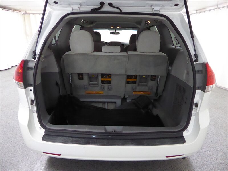 2014 TOYOTA SIENNA - Image 29