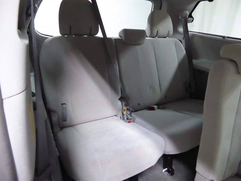 2014 TOYOTA SIENNA - Image 28