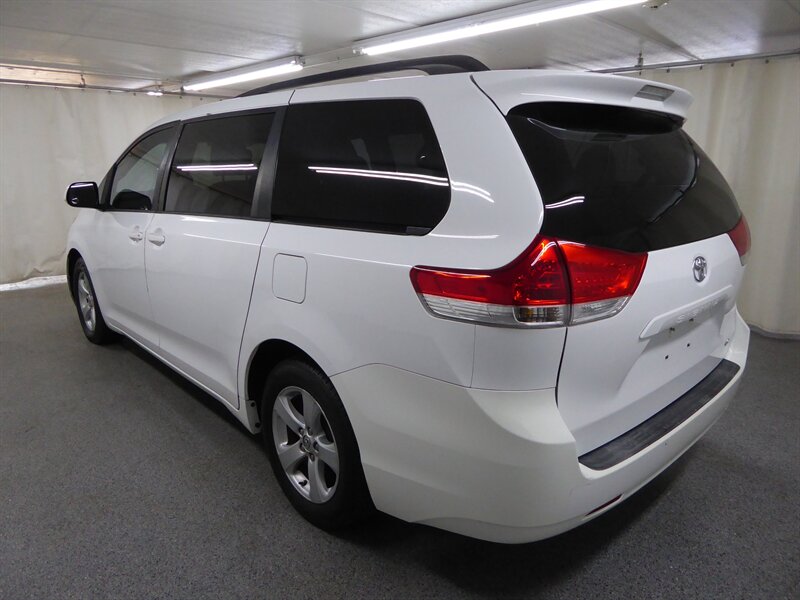 2014 TOYOTA SIENNA - Image 5