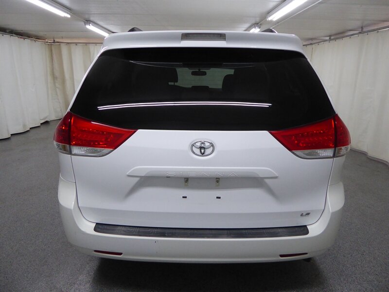 2014 TOYOTA SIENNA - Image 6