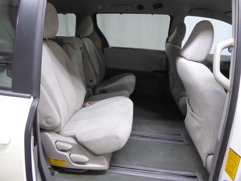 2014 TOYOTA SIENNA - Image 27