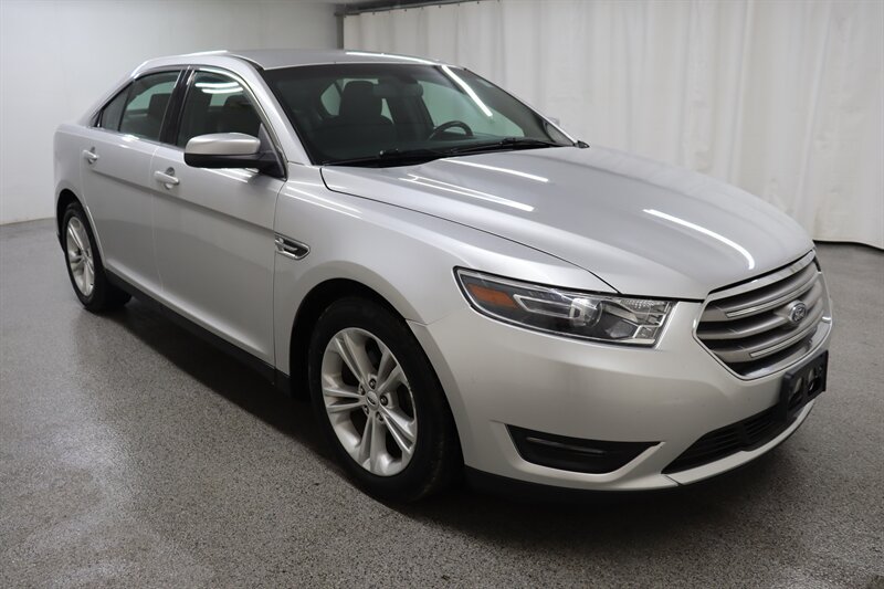2016 Ford Taurus SEL FWD's photo