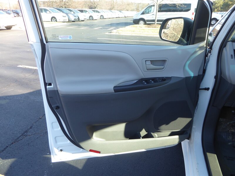 2016 TOYOTA SIENNA - Image 20