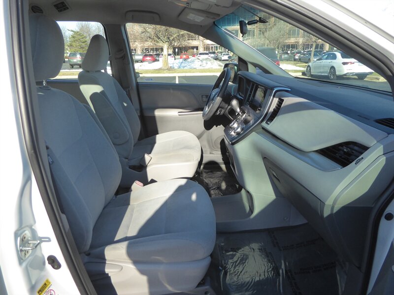 2016 TOYOTA SIENNA - Image 23