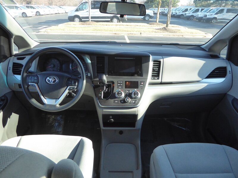 2016 TOYOTA SIENNA - Image 9