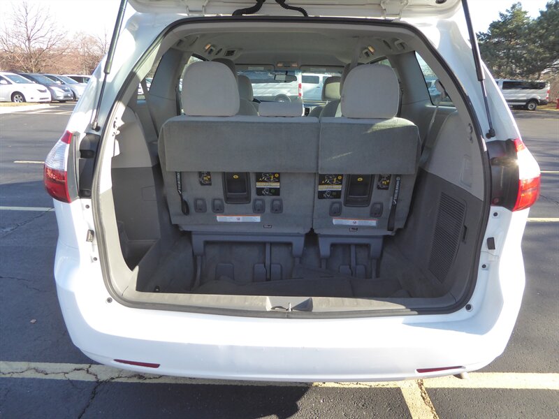 2016 TOYOTA SIENNA - Image 29
